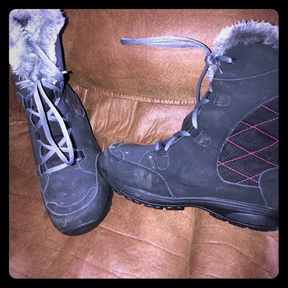 Columbia Ladies size 6 winter boots.